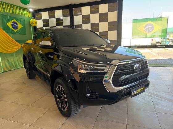 TOYOTA HILUX 2.8 D-4D TURBO DIESEL CD SRX PLUS 4X4 AUTOMÁTICO TOYOTA HILUX 2.8 D-4D TURBO DIESEL CD SRX PLUS 4X4 AUTOMÁTICO